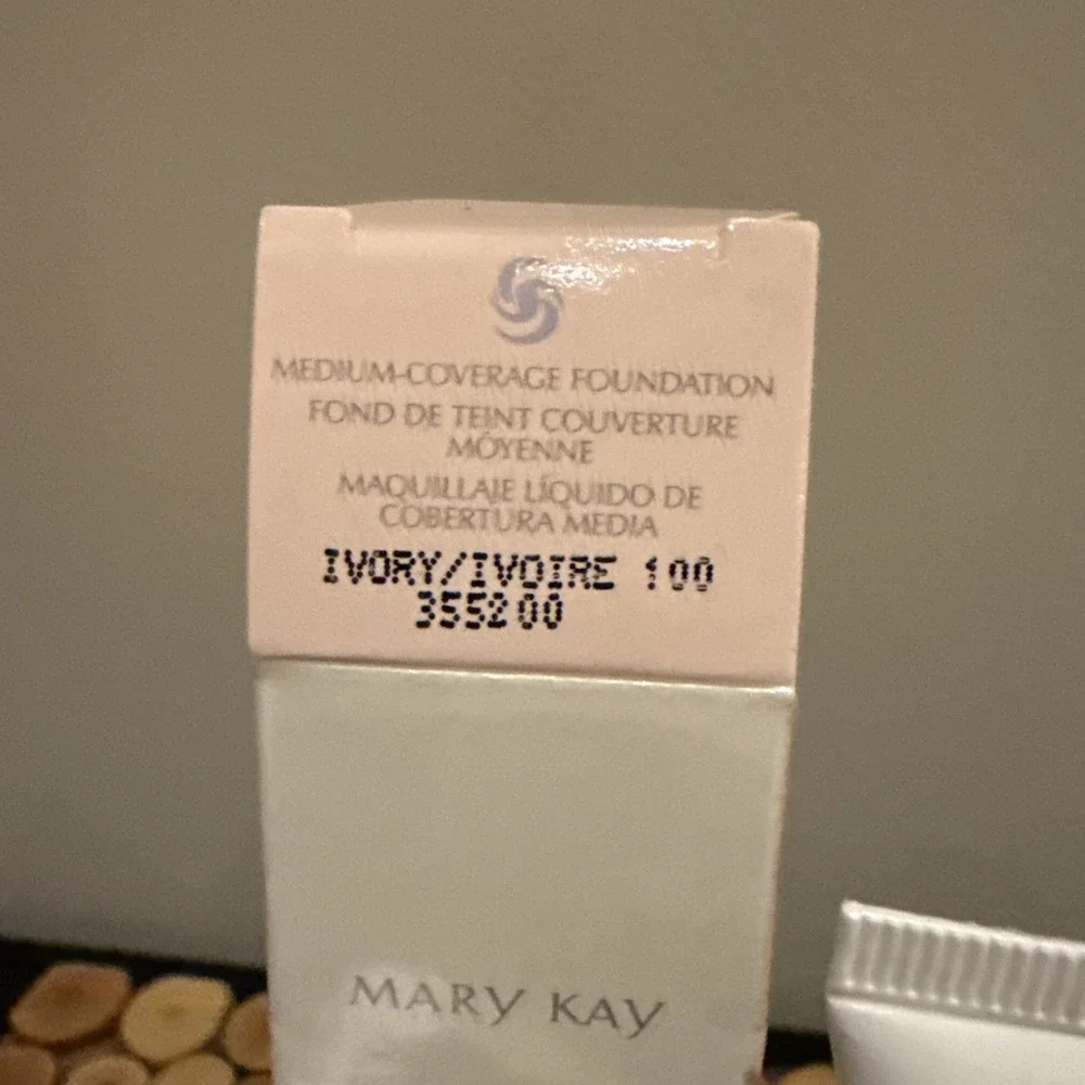 Mary Kay Medium Coverage Foundation IVORY 100 Pink Cap NOS